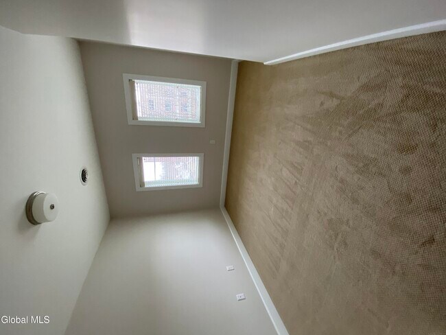 Building Photo - 2 West Ave