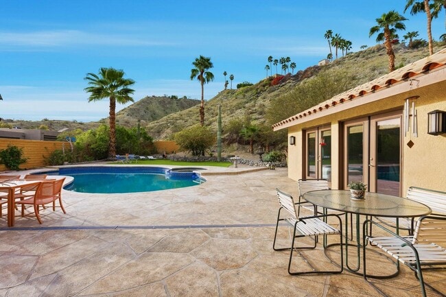 Building Photo - 10 Venus Dr