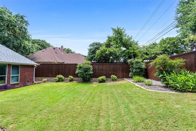Building Photo - 2942 Woodland Hills Dr
