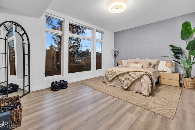 Building Photo - 8925 W Flamingo Rd