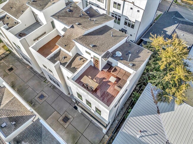 Building Photo - 2104 Colorado St