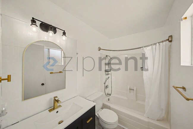 Building Photo - Unit