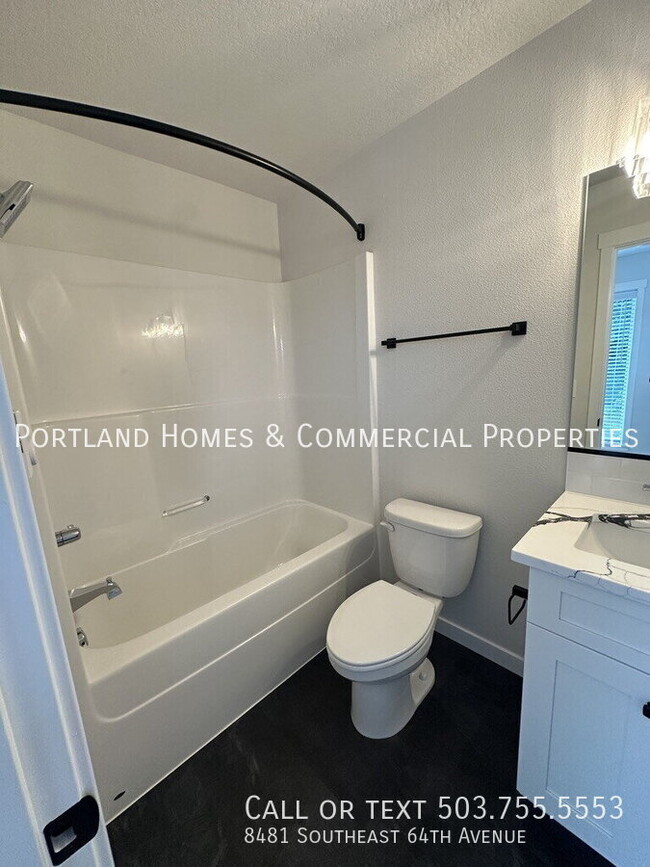 Building Photo - 8481 SE 64th Ave