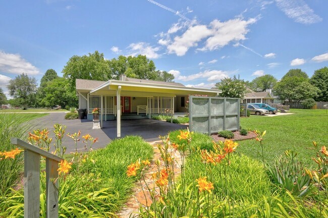 Building Photo - 3215 Arthur Dr
