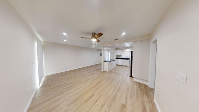 Building Photo - Easy Walk to Campus (Lease out, pending signatures. Check back in a few days!)