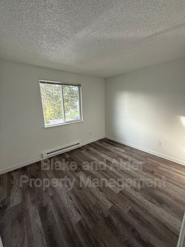 Building Photo - 3847 NE 152nd Ave