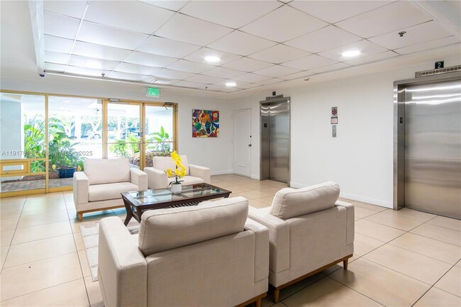 Building Photo - 145 SE 25th Rd