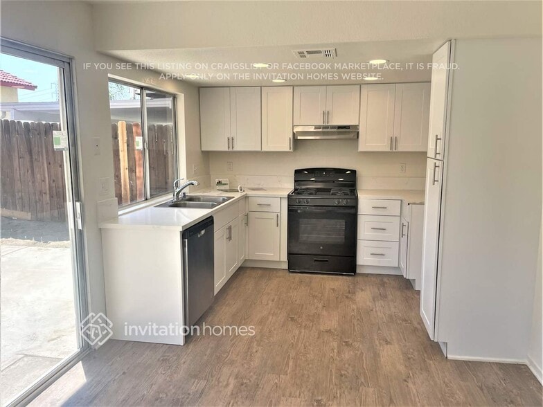 Building Photo - 14269 Hillcrest Dr