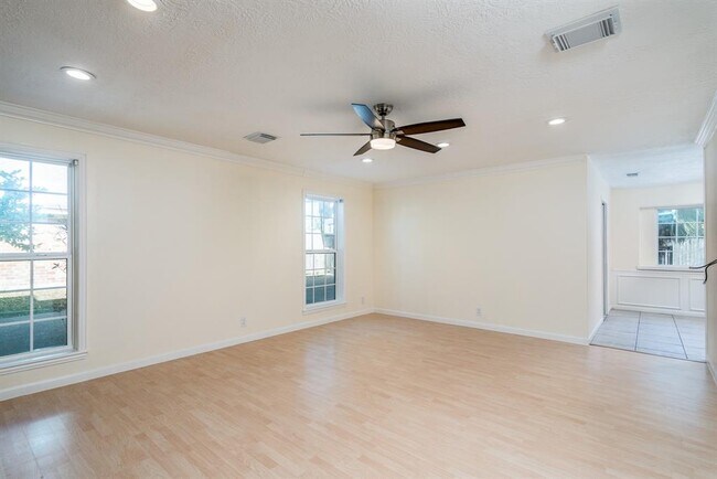Building Photo - 14930 Walters Rd