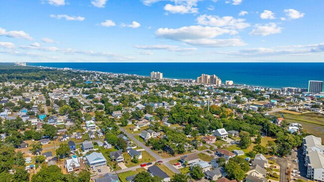 Building Photo - 347 Seabreeze Dr