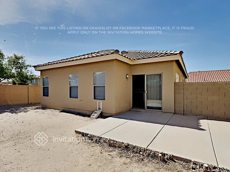 Building Photo - 2352 E Hazeltine Way