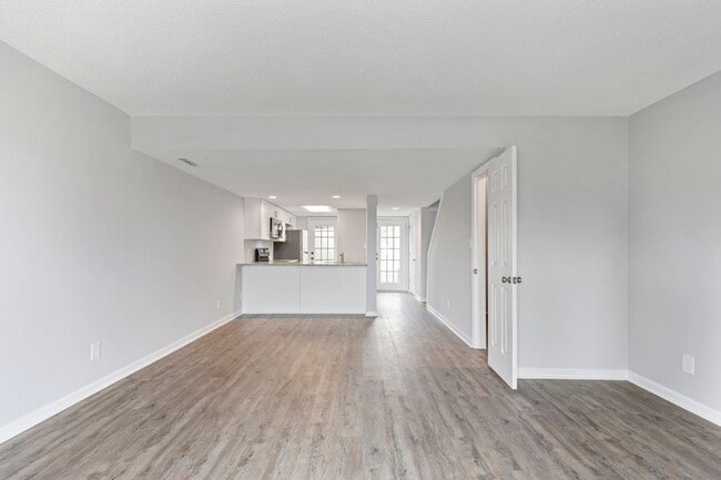 Building Photo - Master Suite with Balcony!!! Completely remodeled 2 level townhome close to the beaches of Surfside!