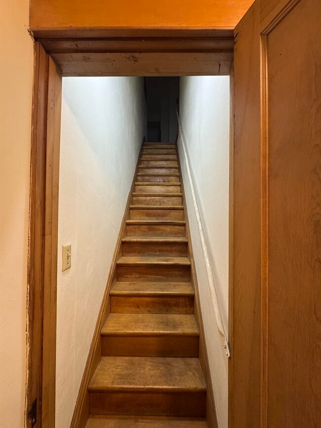 Building Photo - 303 Doty St