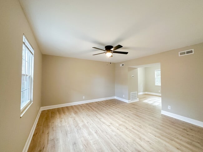 Building Photo - 809 Teaberry Ln