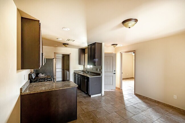 Building Photo - Cute 3 bedroom 2 bath home!
