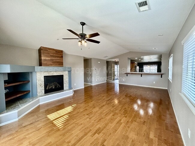 Building Photo - 479 Hayloft Way