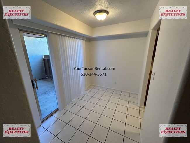 Building Photo - 1620 N Wilmot Rd