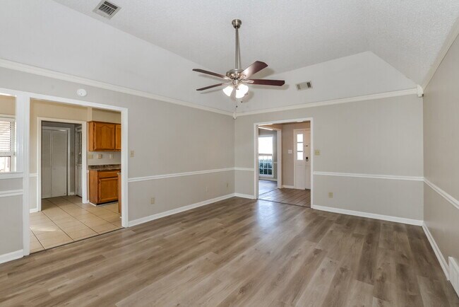 Building Photo - 951 Cully Rd