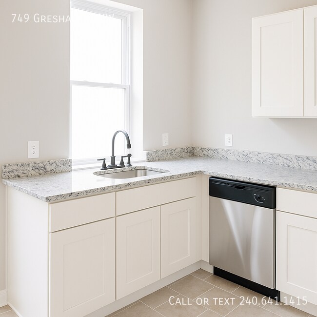 Building Photo - 749 Gresham Pl NW