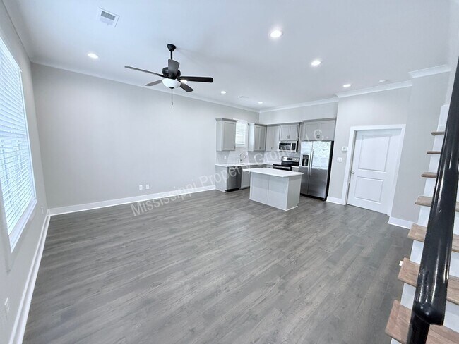 Building Photo - 3BD/3BA New Construction!