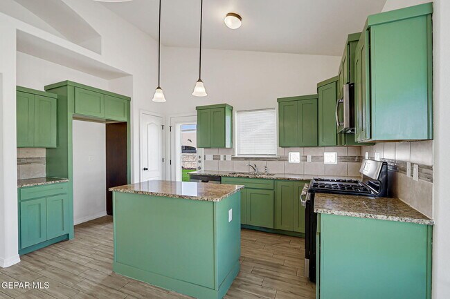 Building Photo - 14853 Tierra Escape Ave