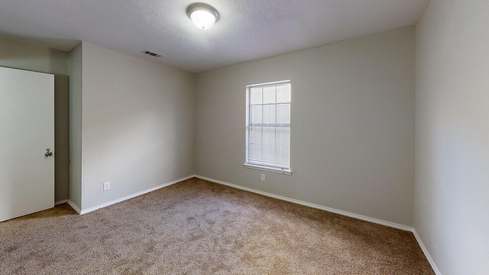 Building Photo - 5510 Heathercrest Dr