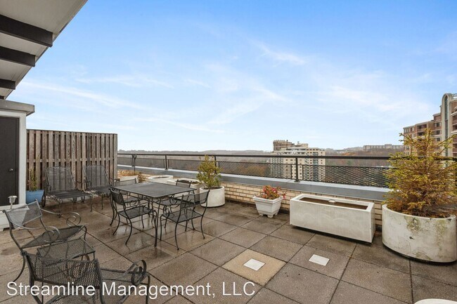Building Photo - 3 br, 2.5 bath House - 10401 Grosvenor Pl ...