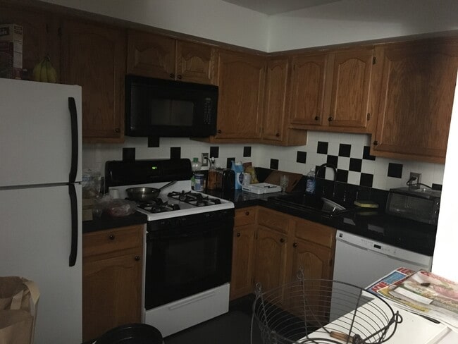 Building Photo - 105 Olympic Ct