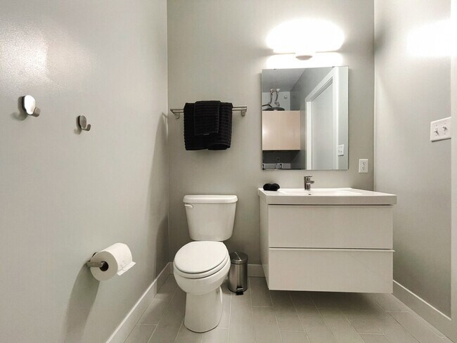 Building Photo - 2530 University Ave