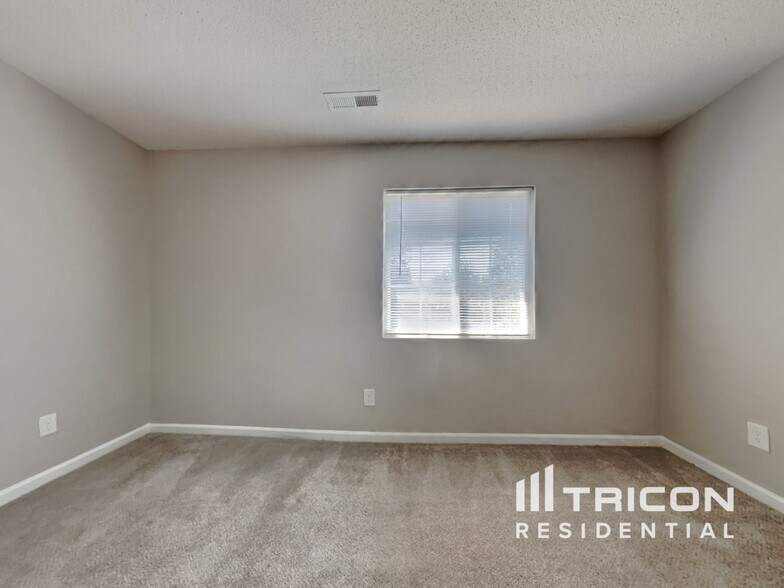 Building Photo - 5705 Waterpoint Dr