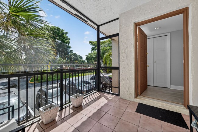 Building Photo - 412 Lakeview Dr