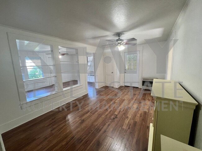 Building Photo - 503 Southdown Pl