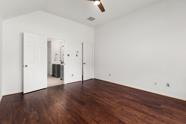 Building Photo - 3022 Glenthorpe Ln
