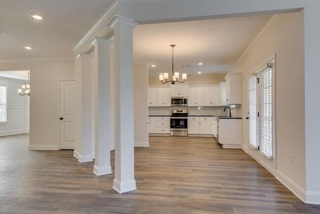 Building Photo - 1011 Spotswood Cir