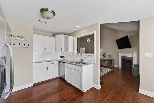 Building Photo - 1044 Charles Thomas Dr