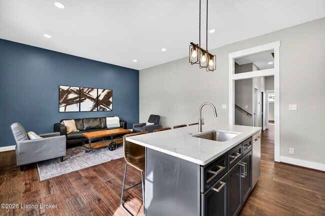 Building Photo - 914 Ash St