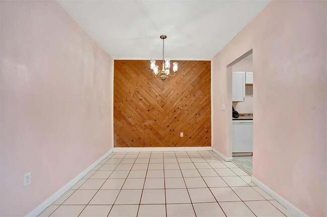 Building Photo - 2 N Fernwood Ave