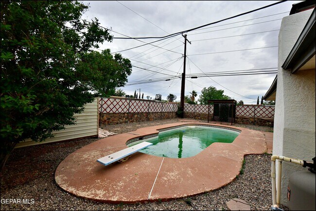 Building Photo - 10565 Murphy St