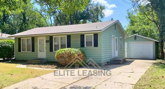 Primary Photo - 1713 SE Sage St