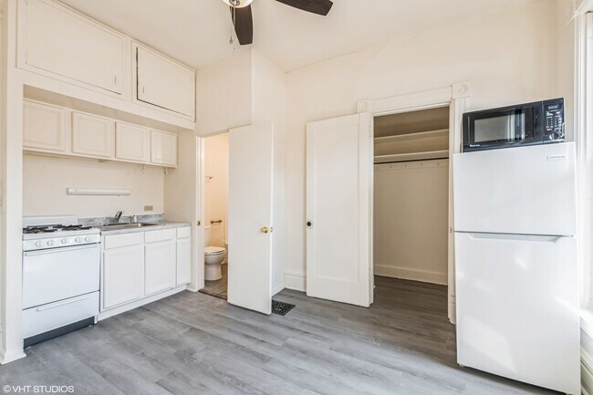 Building Photo - 414 S Maple Ave