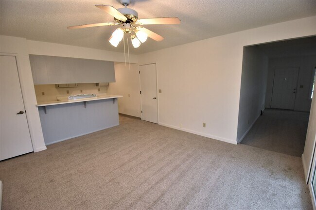Building Photo - 3846-3846 Westporter Dr