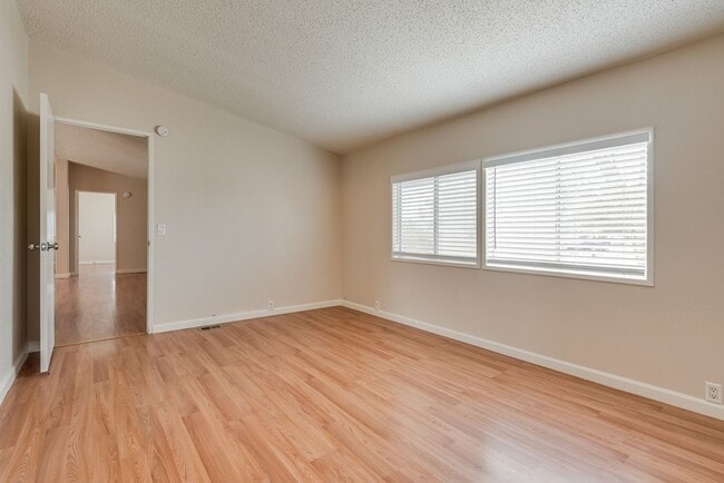 Building Photo - Three bed, 2 full bath, manufactured home ...