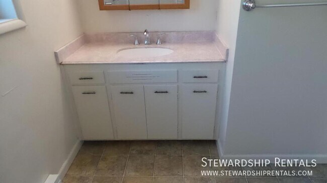 Building Photo - 1275 E 30th Ave