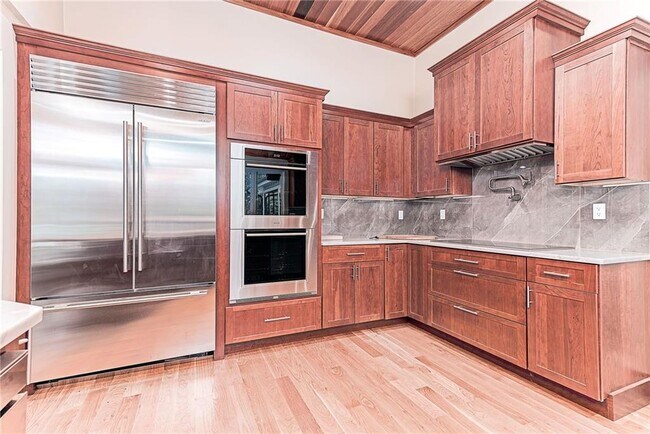 Building Photo - 14 Woodlake Dr