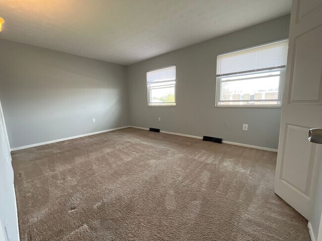 Building Photo - 1851-1853-1853 Lake Club Dr