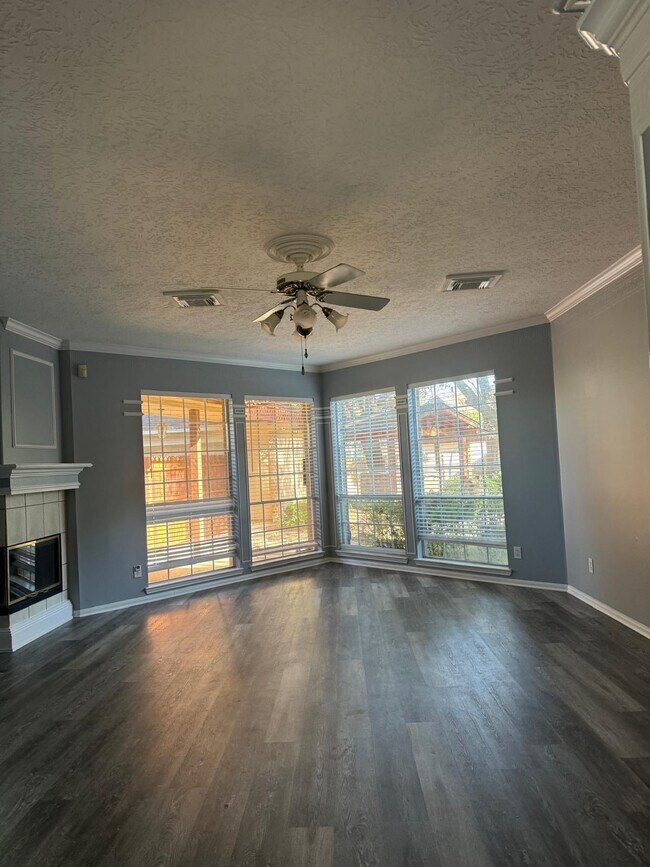 Building Photo - 1722 Evergreen Ln