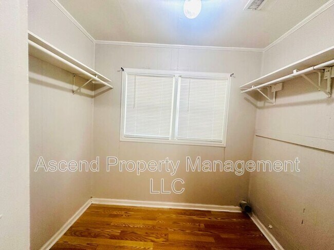 Building Photo - 5317 Spriggs St