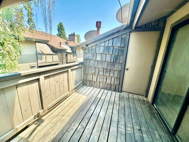 Building Photo - 1190 S Winery Ave