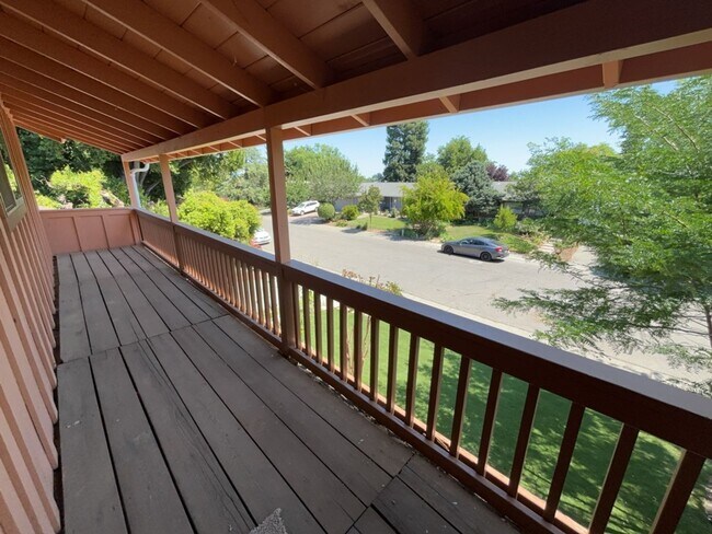 Building Photo - Beautiful West Davis home available in June