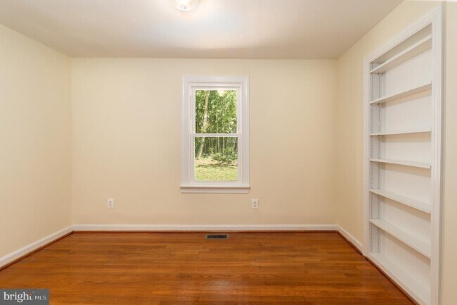 Building Photo - 6221 Walhonding Rd